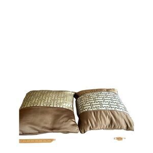 2 TH Tommy Hilfiger bed pillows Brown Green 16x16"